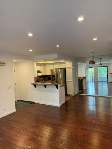 17800 Burbank 204, Encino, California 91316