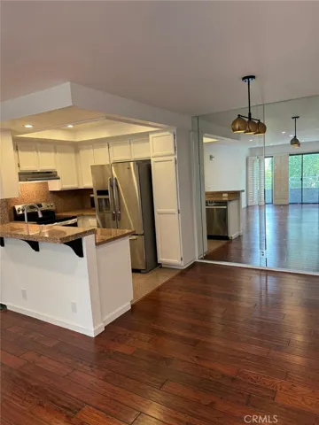17800 Burbank 204, Encino, California 91316