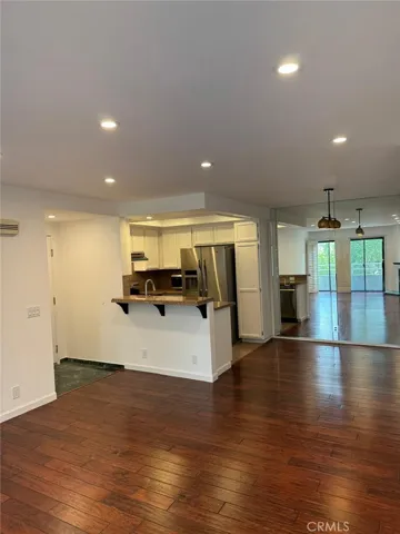 17800 Burbank 204, Encino, California 91316