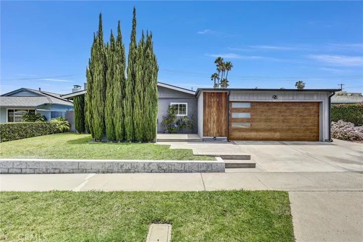 3078 Trinity, Costa Mesa, California 92626