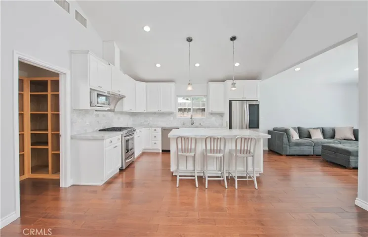17343 Martha Street, Encino, California 91316
