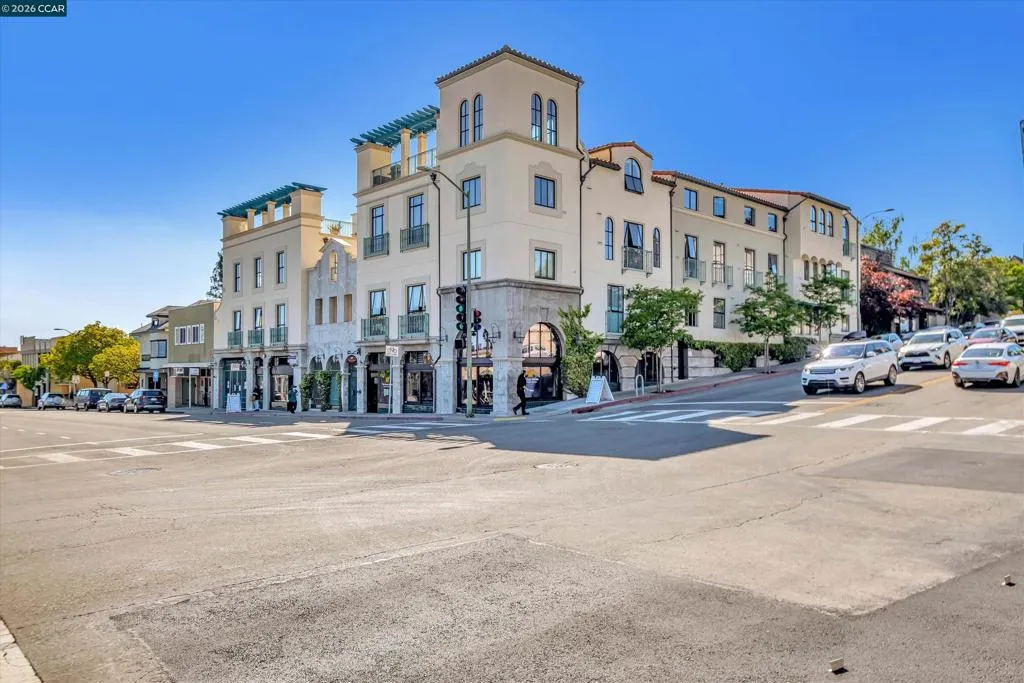 4395 Piedmont Ave