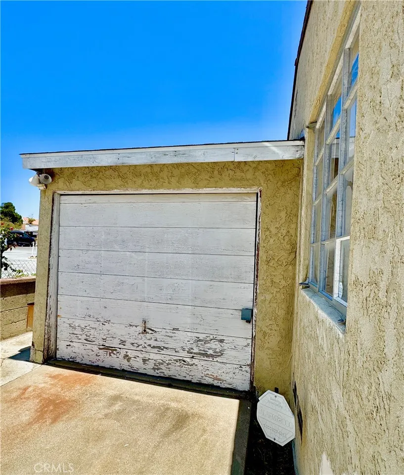 One car garage One car garage