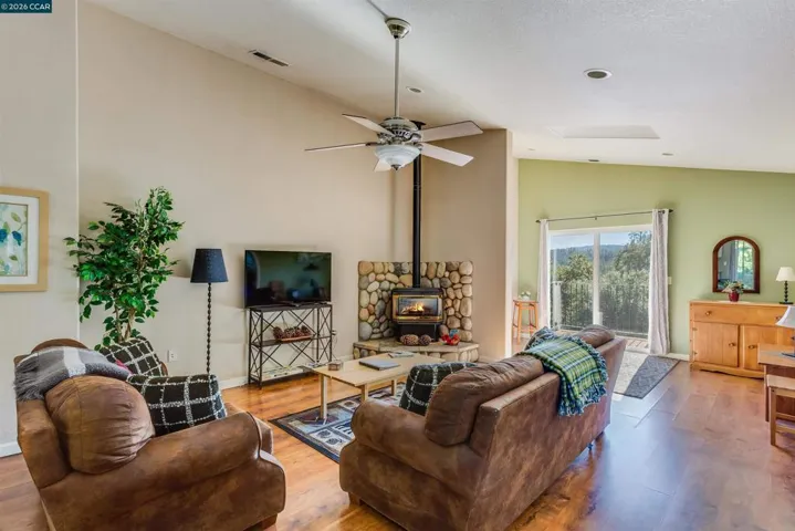 19112 Dyer Ct, Groveland, California 95321