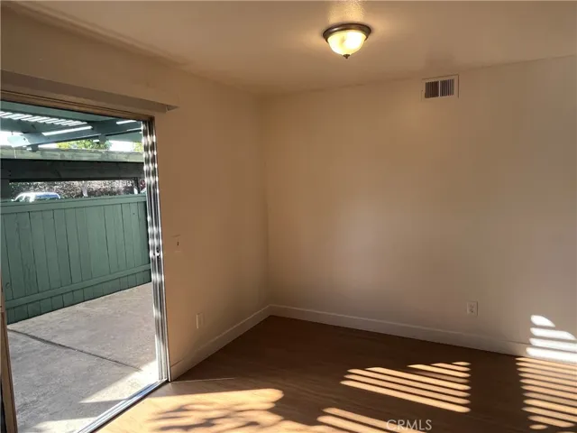 eat in kitchen area