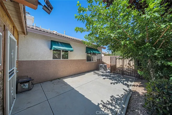 1219 W Holguin Street, Lancaster, California 93534
