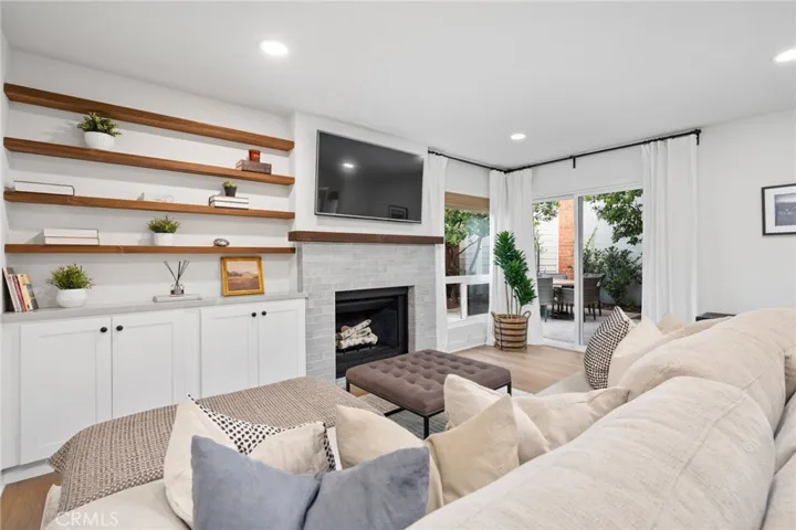 101 Aspen, Costa Mesa, California 92627
