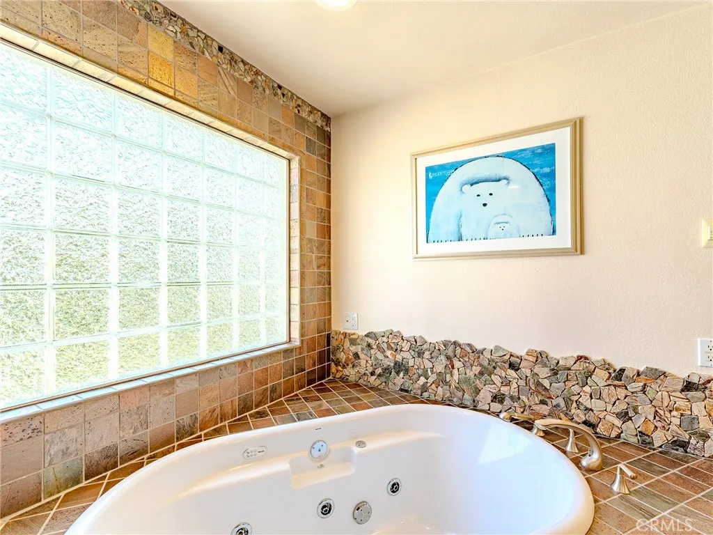 Jacuzzi tub