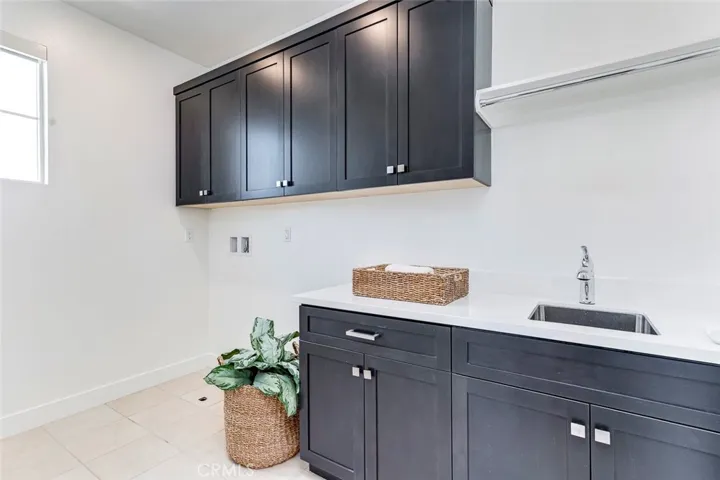 168 Scale, Irvine, California 92618
