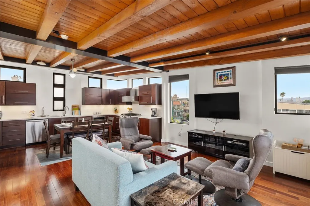 925 Monterey, Hermosa Beach, California 90254 — photo 5
