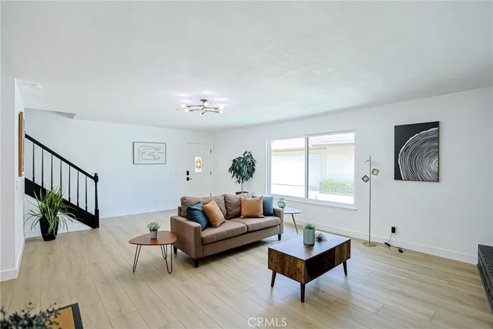 8860 La Salle 4, Cypress, California 90630