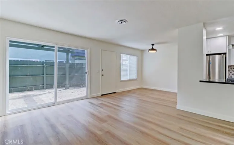 Looking back at the oatio.
Photo from prior to 
current tenant.