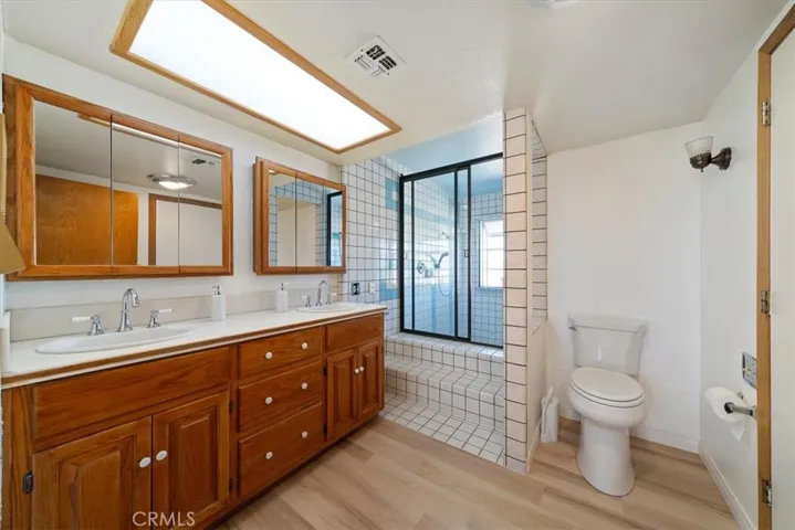 Bathroom #1 (main floor)
