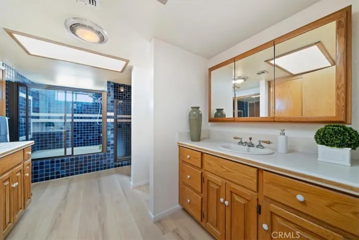 Primary Bathroom - Main Floor