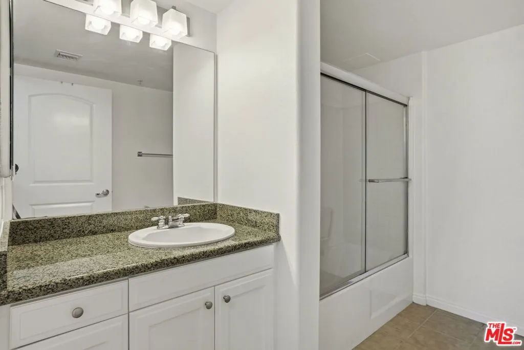 Full EnSuit bathroom