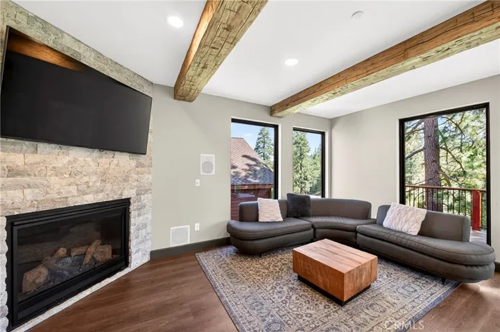1224 Wolf Creek Court, Big Bear Lake, California 92315