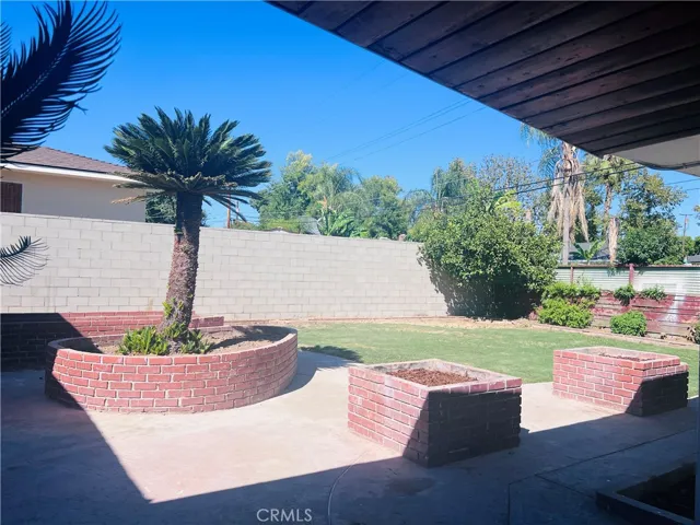 1735 Los Robles Drive, Bakersfield, California 93306