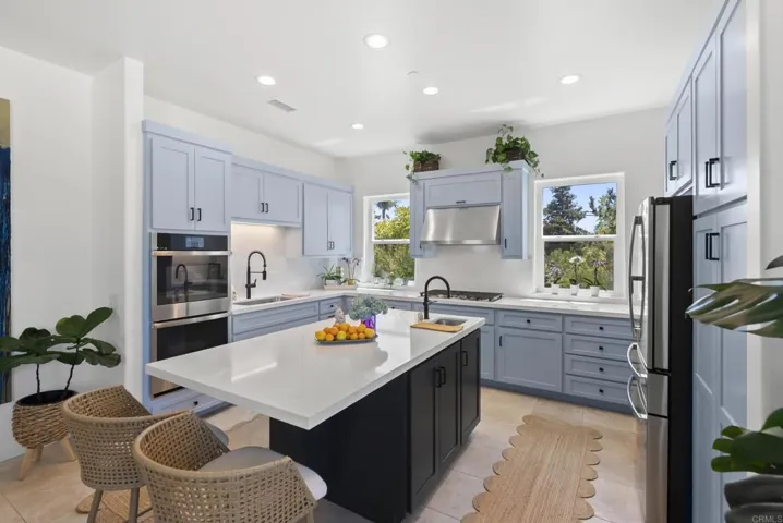 4305 Manchester Avenue, Encinitas, California 92024