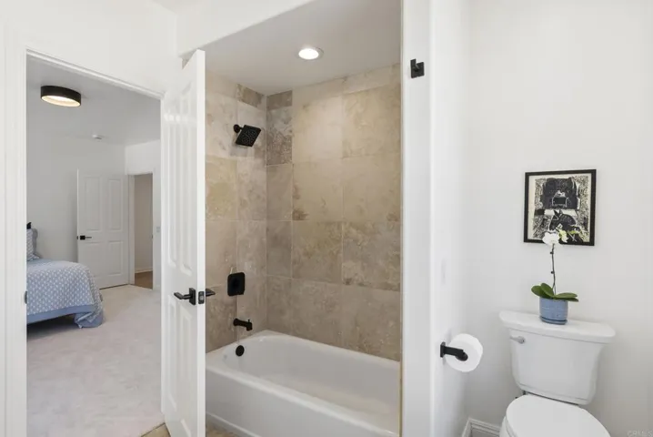 4305 Manchester Avenue, Encinitas, California 92024