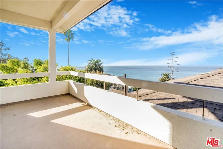 321 N Las Casas Avenue, Pacific Palisades, California 90272