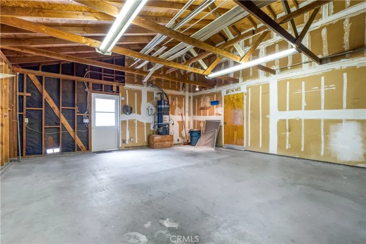 Garage- with door to side yard and entrance to kitchen