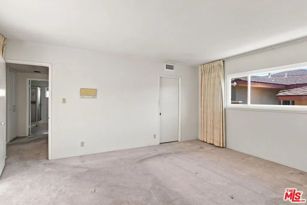 Primary suite