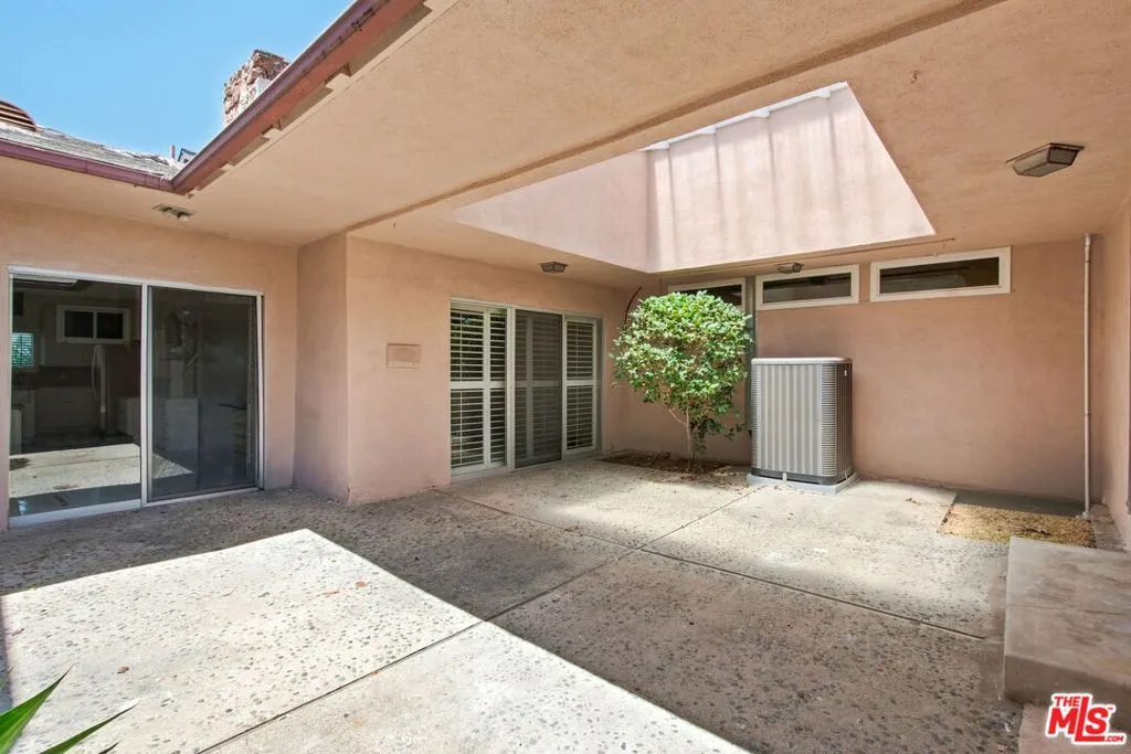 Private courtyard