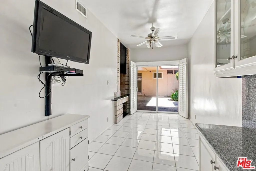 Spacious eat in kitchen