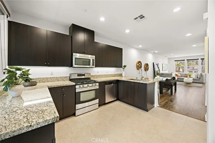 806 E Prommenade, Azusa, California 91702