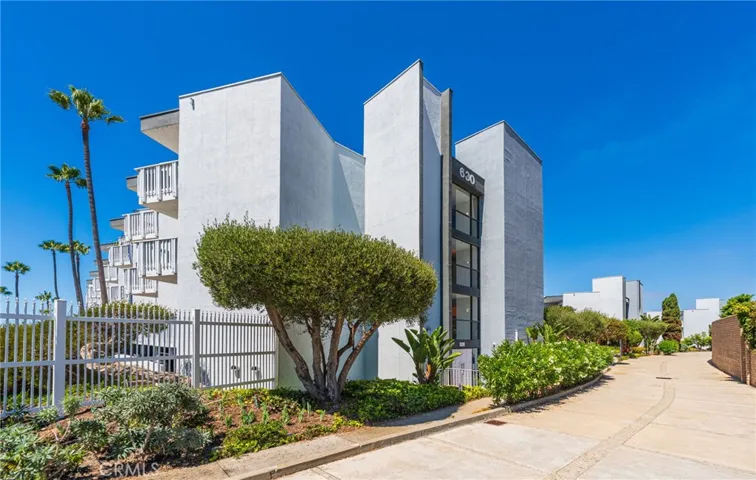 630 The Village 107, Redondo Beach, California 90277