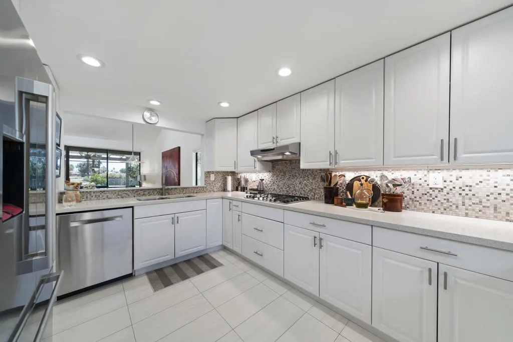 16-Kitchen