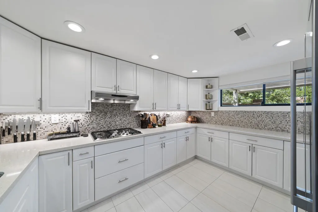 13-Kitchen