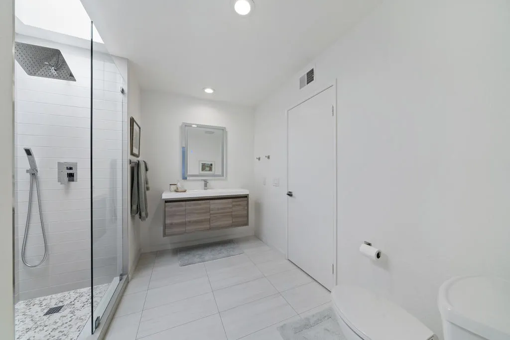 10-Bathroom