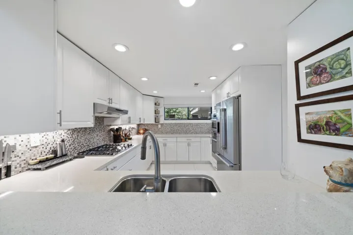 17-Kitchen