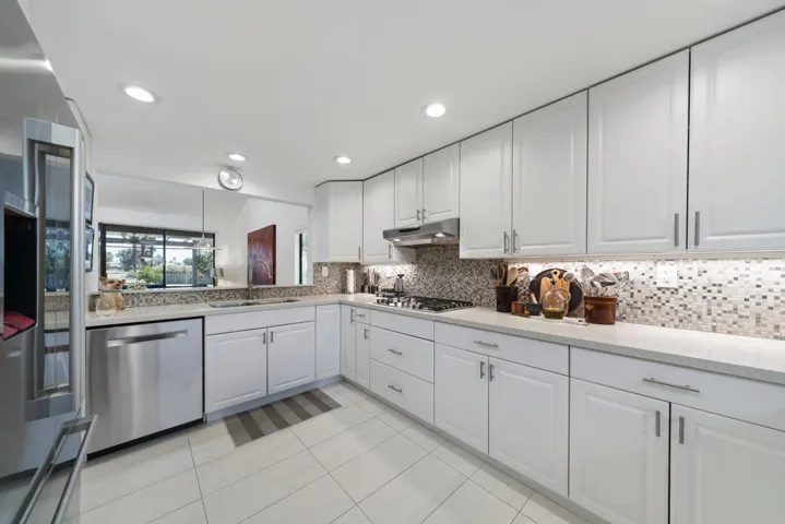 16-Kitchen