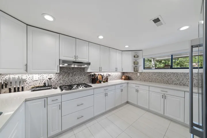 13-Kitchen