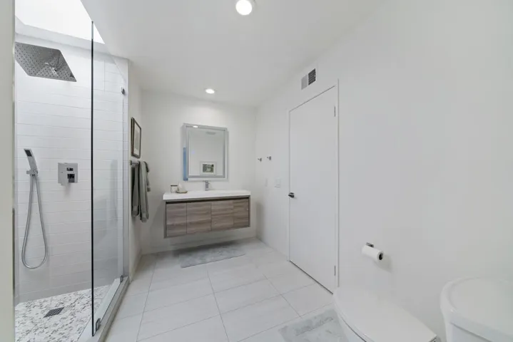 10-Bathroom