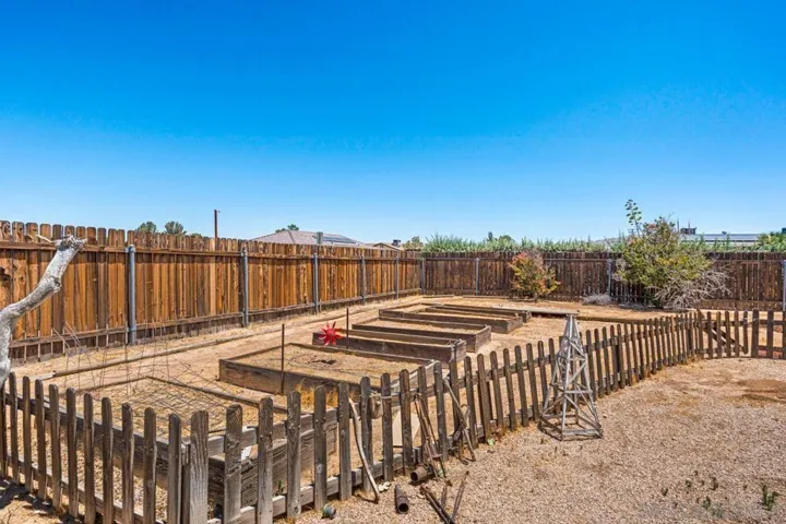 12450 Algonquin, Apple Valley, California 92308