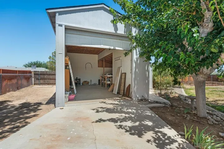 12450 Algonquin, Apple Valley, California 92308