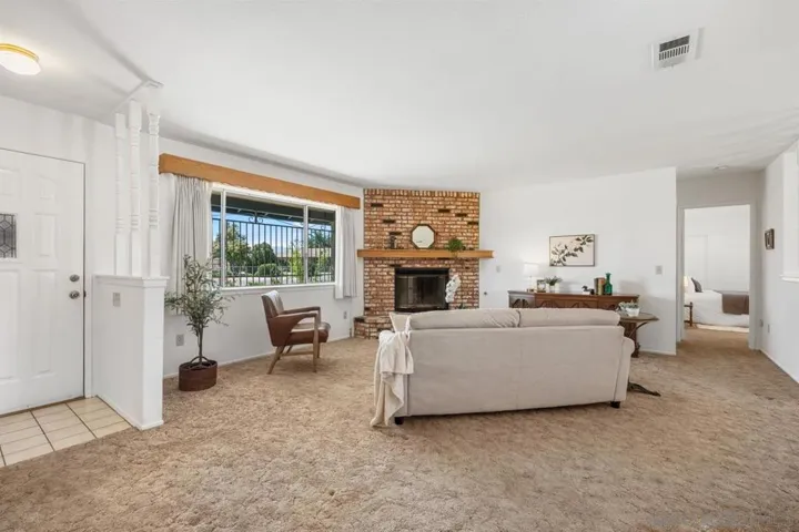 12450 Algonquin, Apple Valley, California 92308