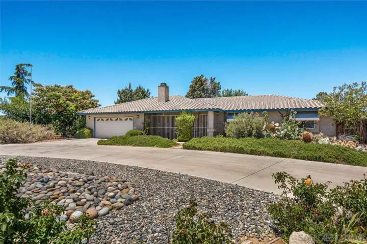 12450 Algonquin, Apple Valley, California 92308