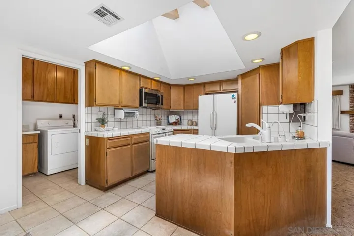 12450 Algonquin, Apple Valley, California 92308