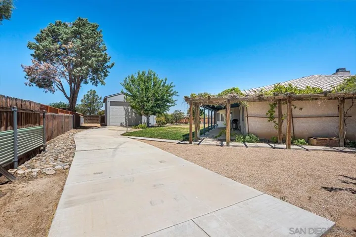 12450 Algonquin, Apple Valley, California 92308