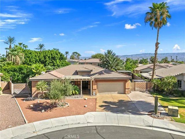 Well Maintained Front Yard