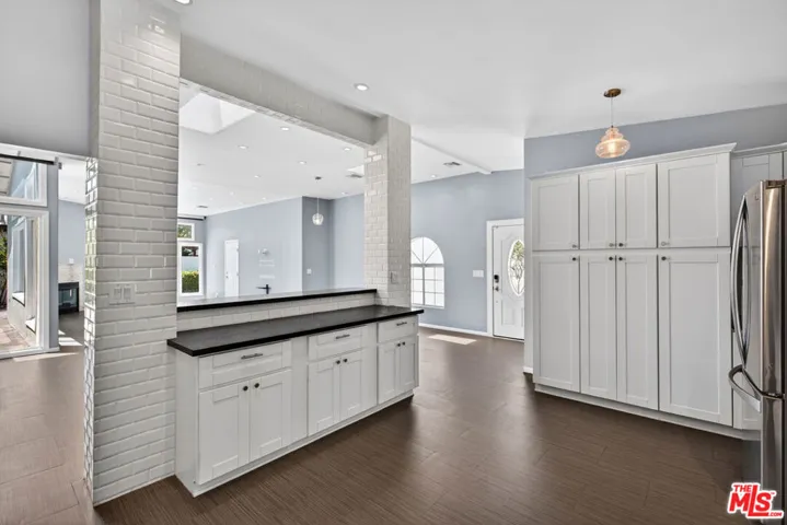6292 Lubao Avenue, Woodland Hills, California 91367