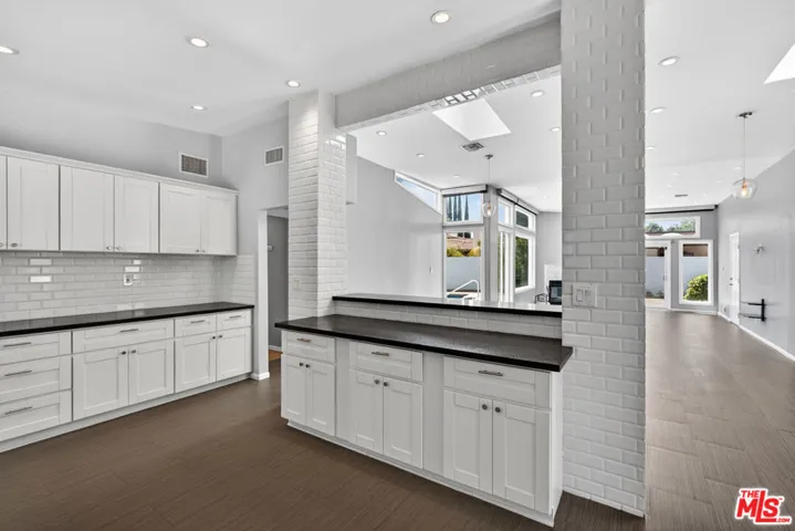 6292 Lubao Avenue, Woodland Hills, California 91367