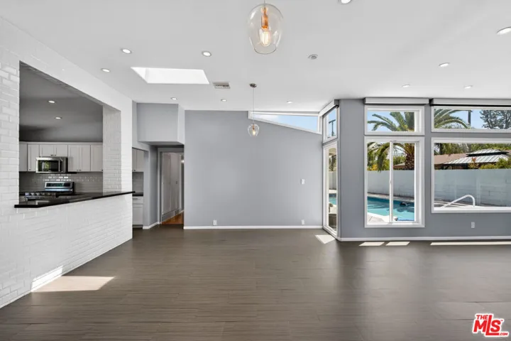 6292 Lubao Avenue, Woodland Hills, California 91367