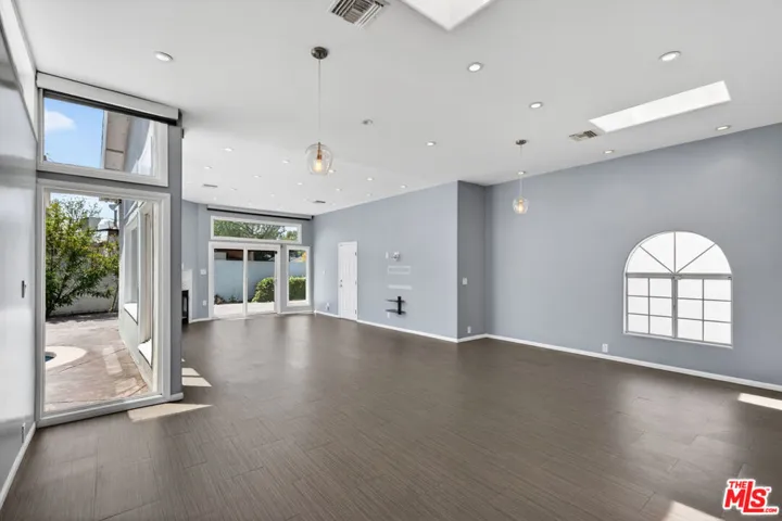 6292 Lubao Avenue, Woodland Hills, California 91367