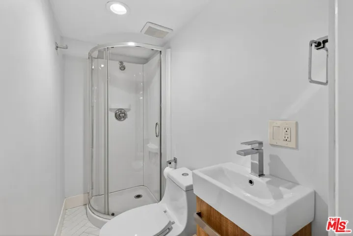 6292 Lubao Avenue, Woodland Hills, California 91367