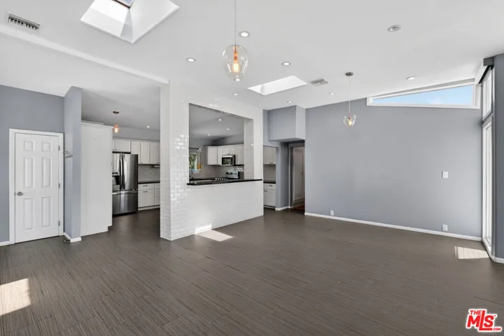6292 Lubao Avenue, Woodland Hills, California 91367